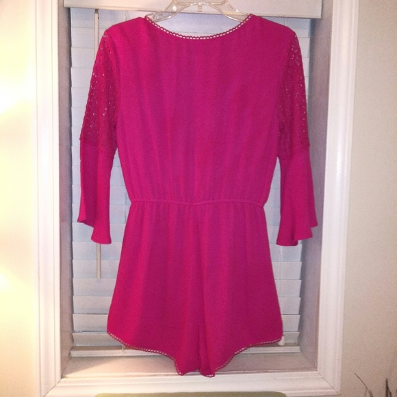 Chelsea & Violet Bell Sleeve Romper Shorts Sz S - Picture 7 of 8
